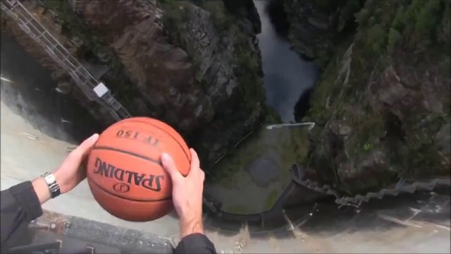 это просто невероятно красиво на что способны законы физике!