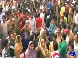 Lahore- Relatives of murdered father of 4 block Chouburji Chowk.
