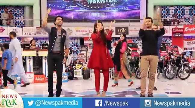 Fahad Mustafa dances with Mahira Khan and Shaharyar Munawwar on Shakar Wandaan Re