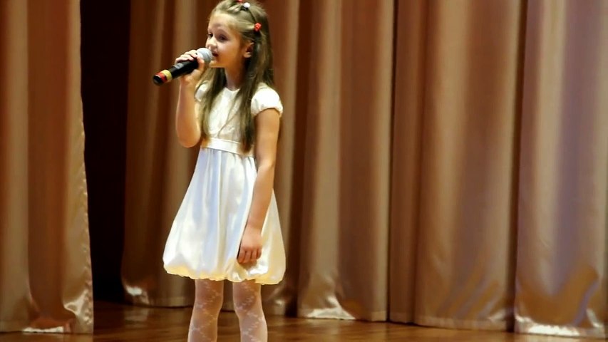 зал плачет песни