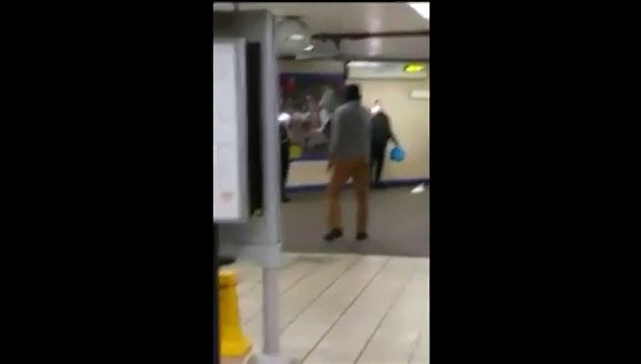 Attaque au couteau dans le métro de Londres : l'arrestation filmée en direct