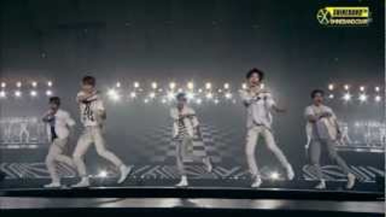 121026 SHINEE stage with Luhan, Sehun(EXO)