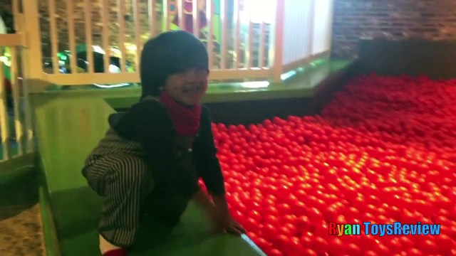 Indoor playground family fun place for kids GIANT BALL PIT Play room with balls Children p