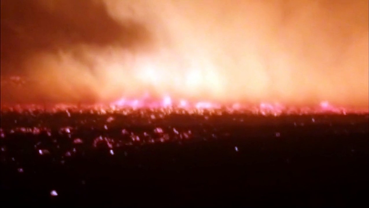 Huge 'fire whirl' in Australia