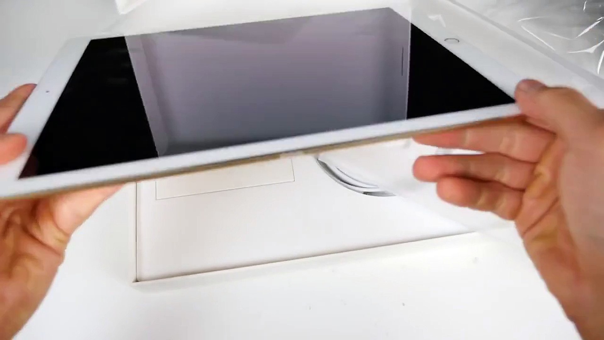 ⁣iPad Pro Unboxing & First Impressions!