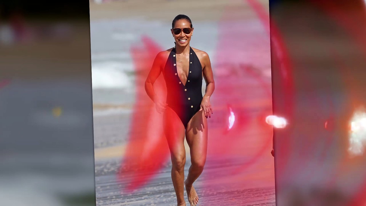 Jada Pinkett-Smith am Strand von Hawaii