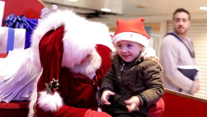 Une enfant sourde et muette va avoir la surprise de pouvoir signer avec le Père Noël