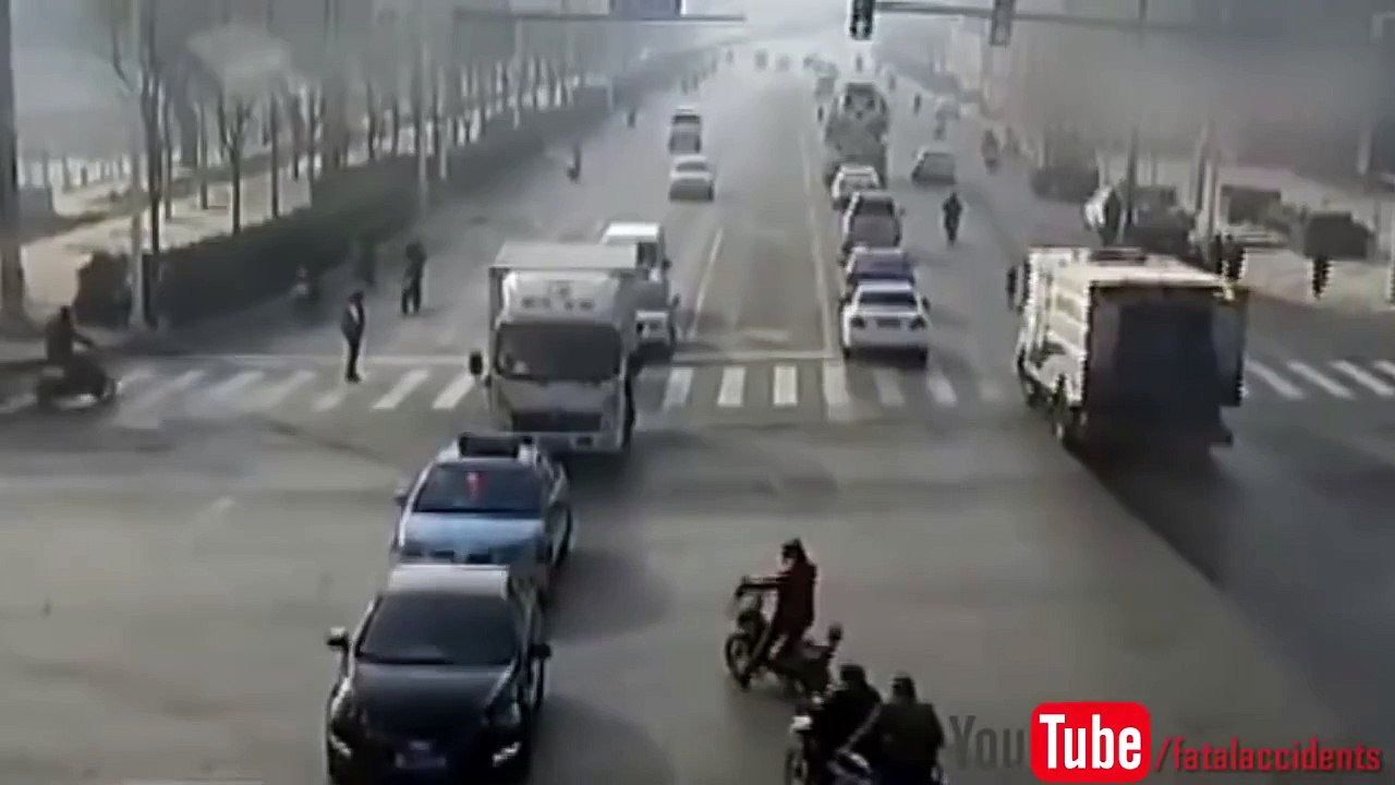 Chine : Accident avec voitures en lévitation !