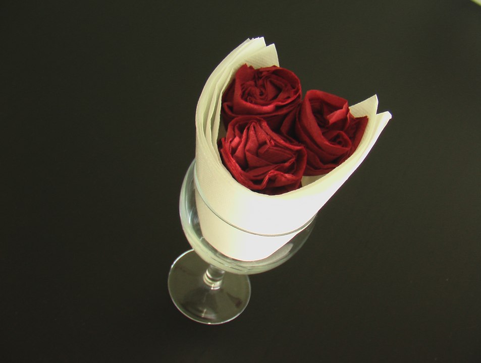 Pliage serviette coupe de rose