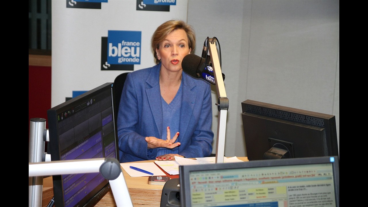 Virginie Calmels (droite et centre) avant le deuxième tour des élections régionales en Aquitaine-Limousin-Poitou-Charentes