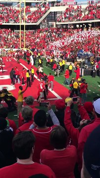 Security guards slam and punch fans after Football Game - Houston Vs Temple AAC Finals