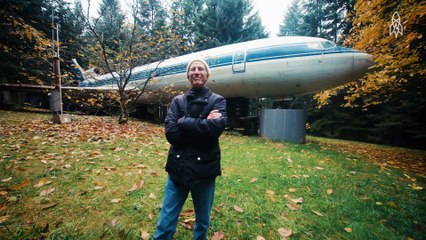 Cet homme vit dans un avion dans son jardin - Jumbo Jet