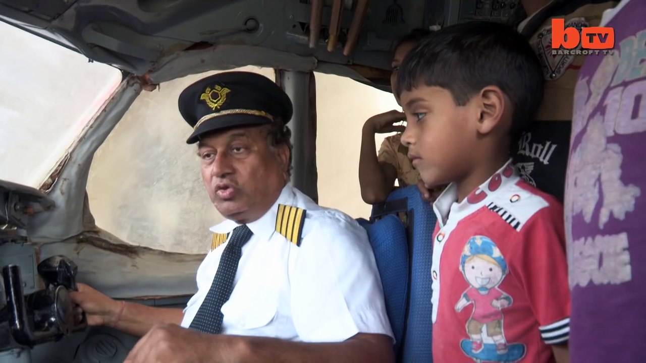 Pour 1$ des enfants indiens peuvent voyager dans un avion airbus qui ne décolle pas