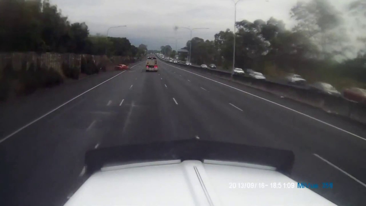 Australian Dash Cam Compilation shows bad drivers and crashes