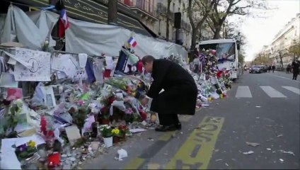 Ban Ki-moon se recueille devant le Bataclan et boit un café à la Bonne Bière