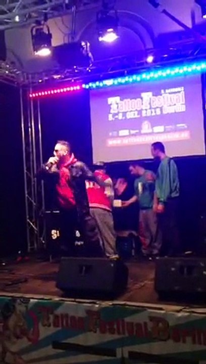 Haxelays neue Welt kurz ma auf die Bühne ruff saoll