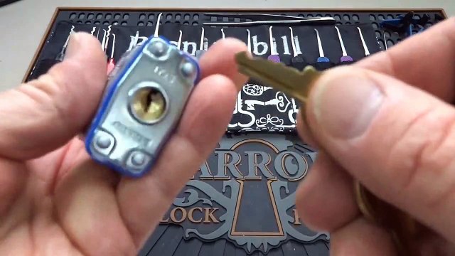 Soyez prudents avec vos serrures... Comment il ouvre facilement une serrure sans la clef