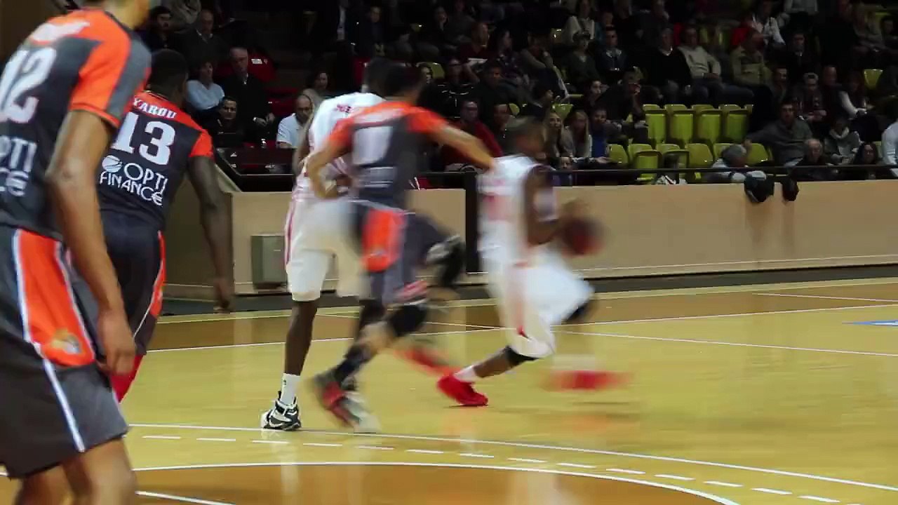DeMarcus Nelson dunks