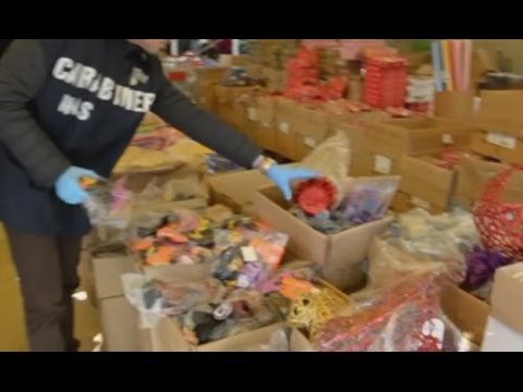 Cagliari - Nas sequestrano giocattoli e addobbi natalizi (07.12.15)