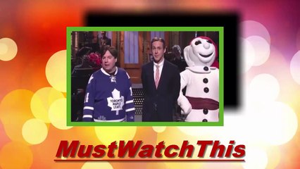 SNL Host Ryan Gosling Duets with Mike Myers on ‘Canadian Christmas’ Carol