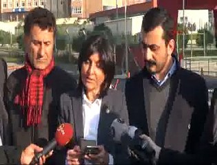 Can Dündar ve Erdem Gül için cezaevi önünde uçurtma