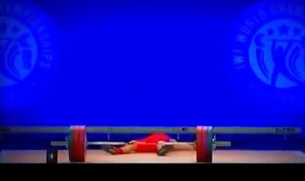 Haltérophilie: Shota Mishvelidze s'évanouit en souvelant sa barre