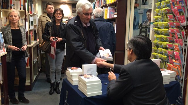 François Fillon en dédicace à Caen