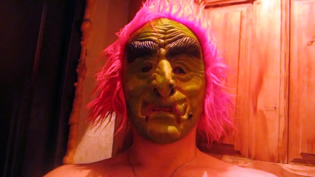 Попытка напугать ротвейлера)