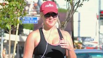 Amy Schumer: Maneja un paparazi enamorado como toda una profesional