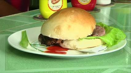 البرغر طعام الأشخاص الذين يعانون من الوحدة