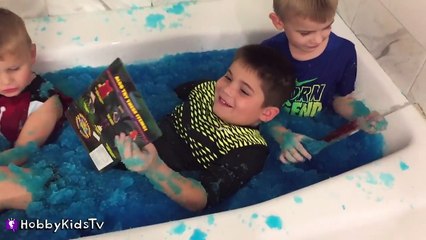 Snakes in the GELLI Baff Bath! GUMMY Snake Tongues Splat Balls HobbyKidsTV