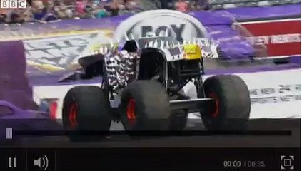 VIDEO Monster truck front flip