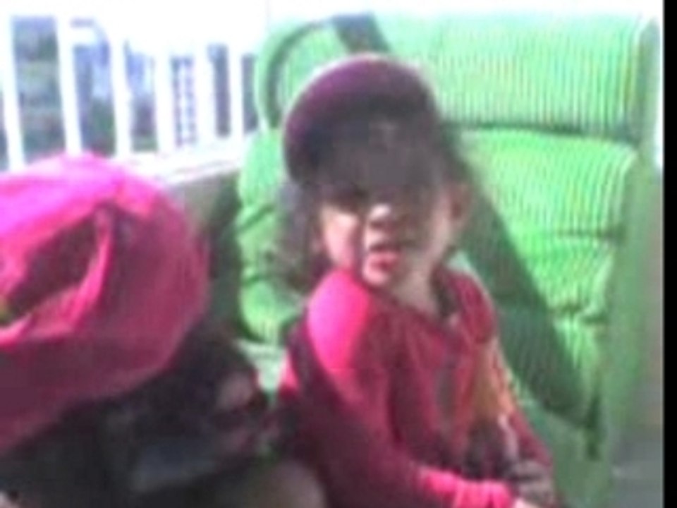 Maryam et Sirine à donf.3gp