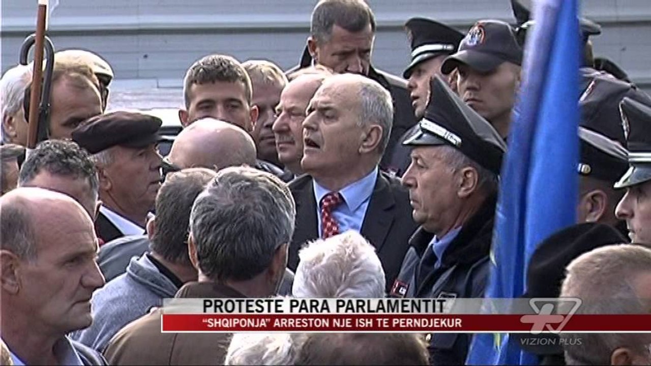 Protestë para Parlamentit - News, Lajme - Vizion Plus