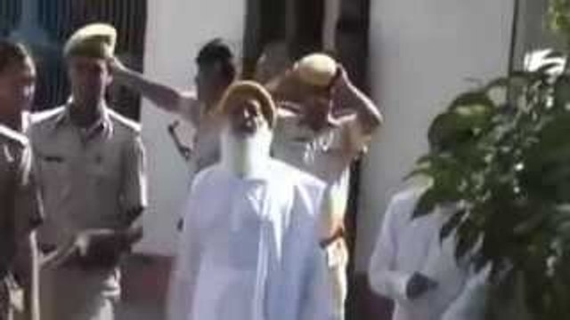 Asaram Bapu Singing LUT GAYE TERE PYAAR MEIN Song in Police Custody