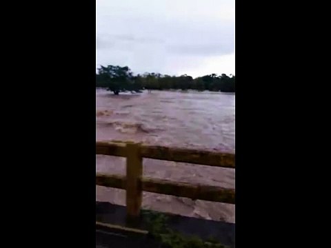 Creciente del río Lean entre los municipios de Arizona y la Masica en Atlantida