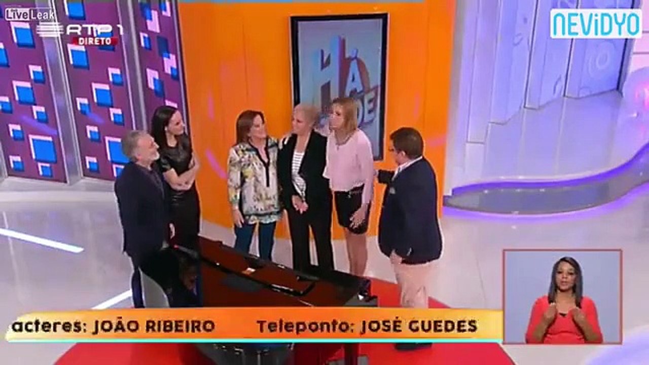 Şok Canlı Yayında Sunucunun Gömleğini AÇtı.