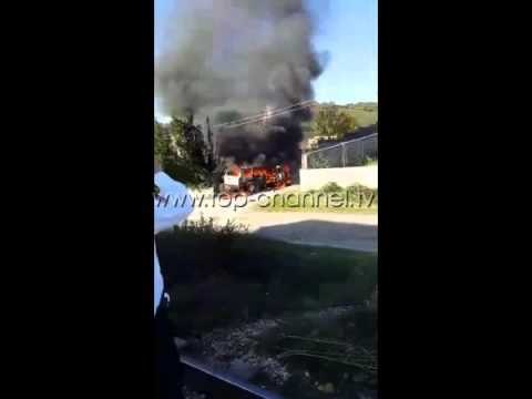 PA KOMENT: Makina e autorëve të grabitjes, në flakë - Top Channel Albania - News - Lajme