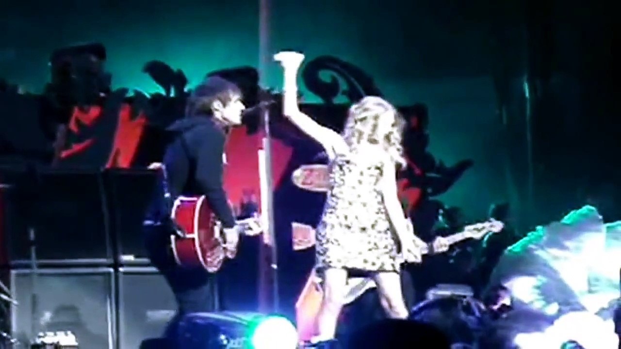 Taylor Swift Boys Like Girls - Two Is Better Than One