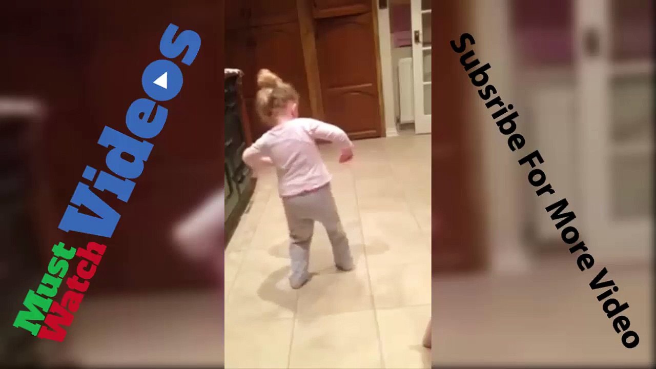 Adorable Baby Girl Dancing on Music of Bruno Mars