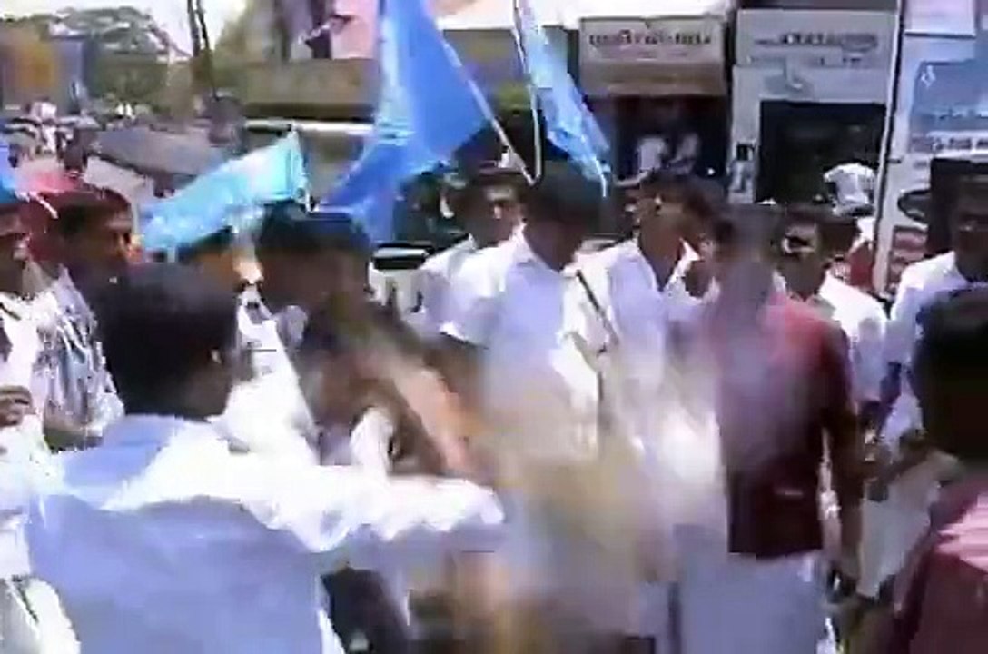 Protest in Tamilnadu Become Accident When one Caught in fire