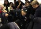 Police Officers Confront Unruly Passenger After United Airlines Denies Upgrade