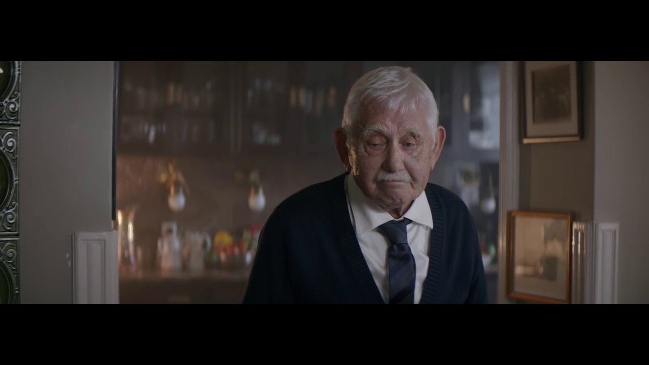 Pub émouvante pour Noël. Un papy qui ne veut pas passer les fêtes tout seul!