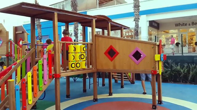 Детская площадка - горки, качели, игры