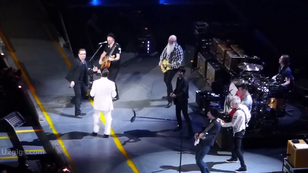 Revivez le retour des Eagles of death metal à Paris au concert de U2