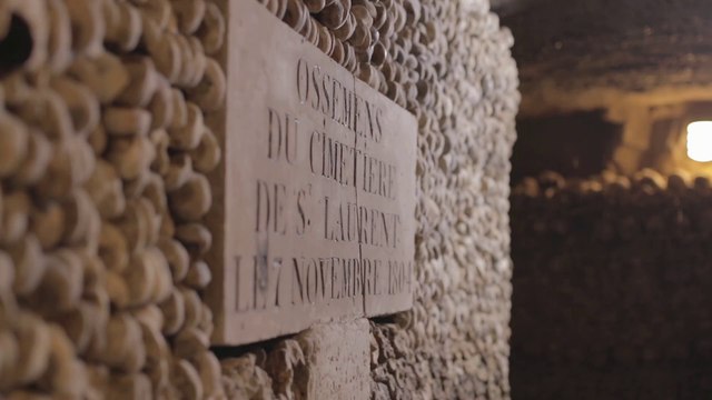 Restauration et remontage des murs d'ossements aux Catacombes de Paris