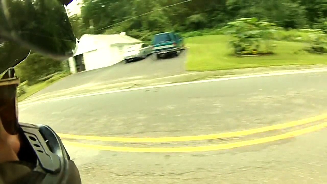 Double chute pendant une balade à moto