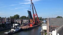 Effondrement de deux grues et d'un morceau de pont