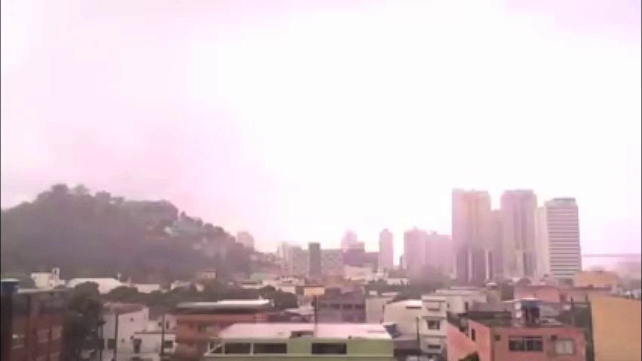 Raio cai 7 vezes no mesmo lugar em Vitória