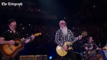 Les Eagles of Death Metal enflamment le concert de U2 à Bercy
